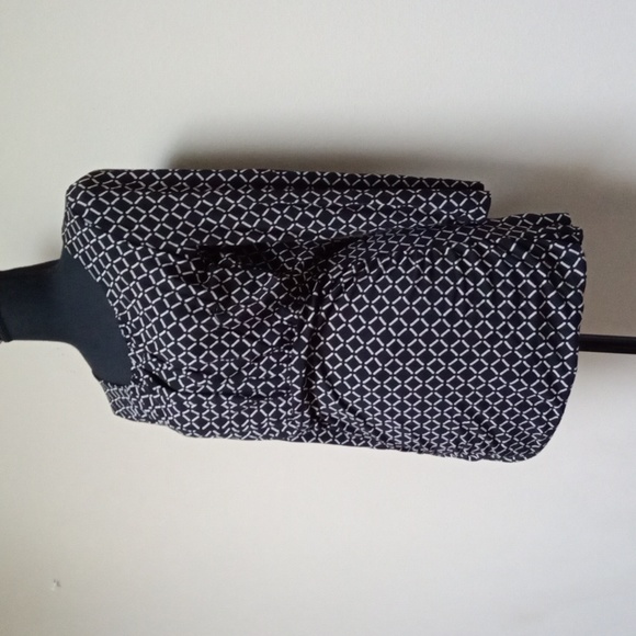 Banana Republic Black and Cream Print Keyhole Blouse Size Small - Picture 3 of 5